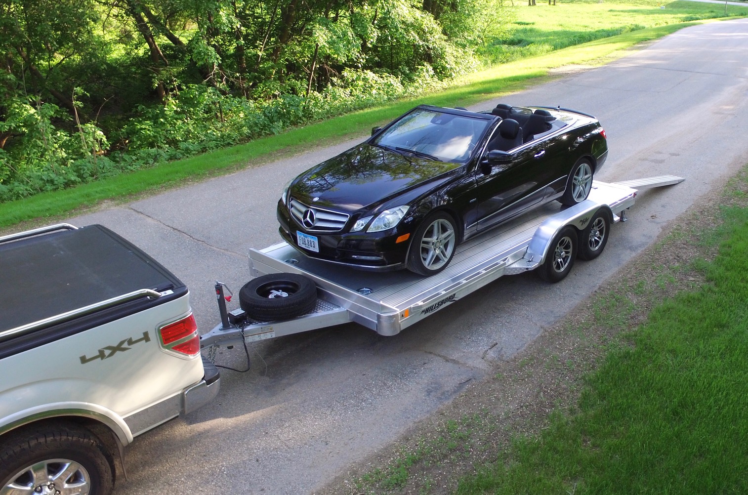 How to ship a vehicle with an open trailer?